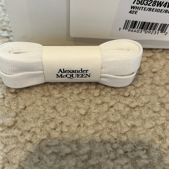 Alexander McQueen’s - Picture 7 of 9